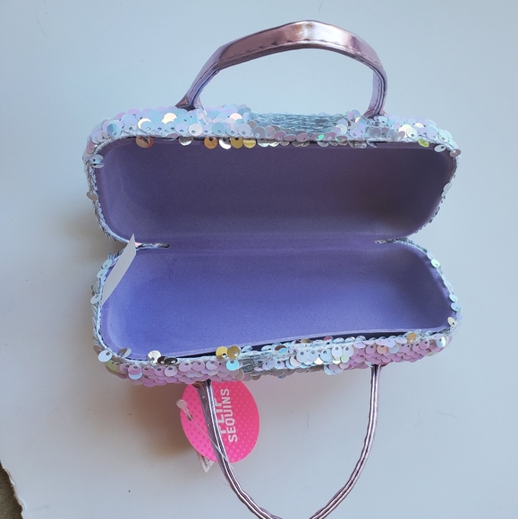 Girls sunglasses and carry case - Picture 4 of 7